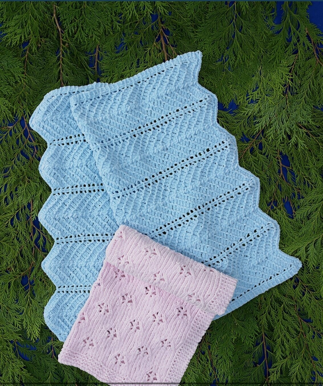 JB711 James c Brett Flutterby Chunky Blankets 