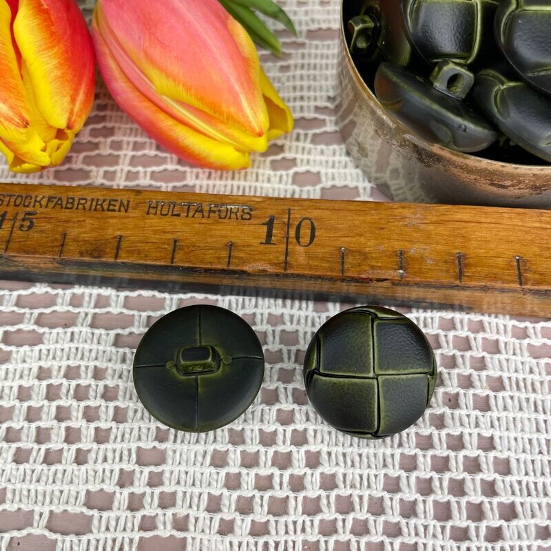 Grön knapp med läderlook 23mm
