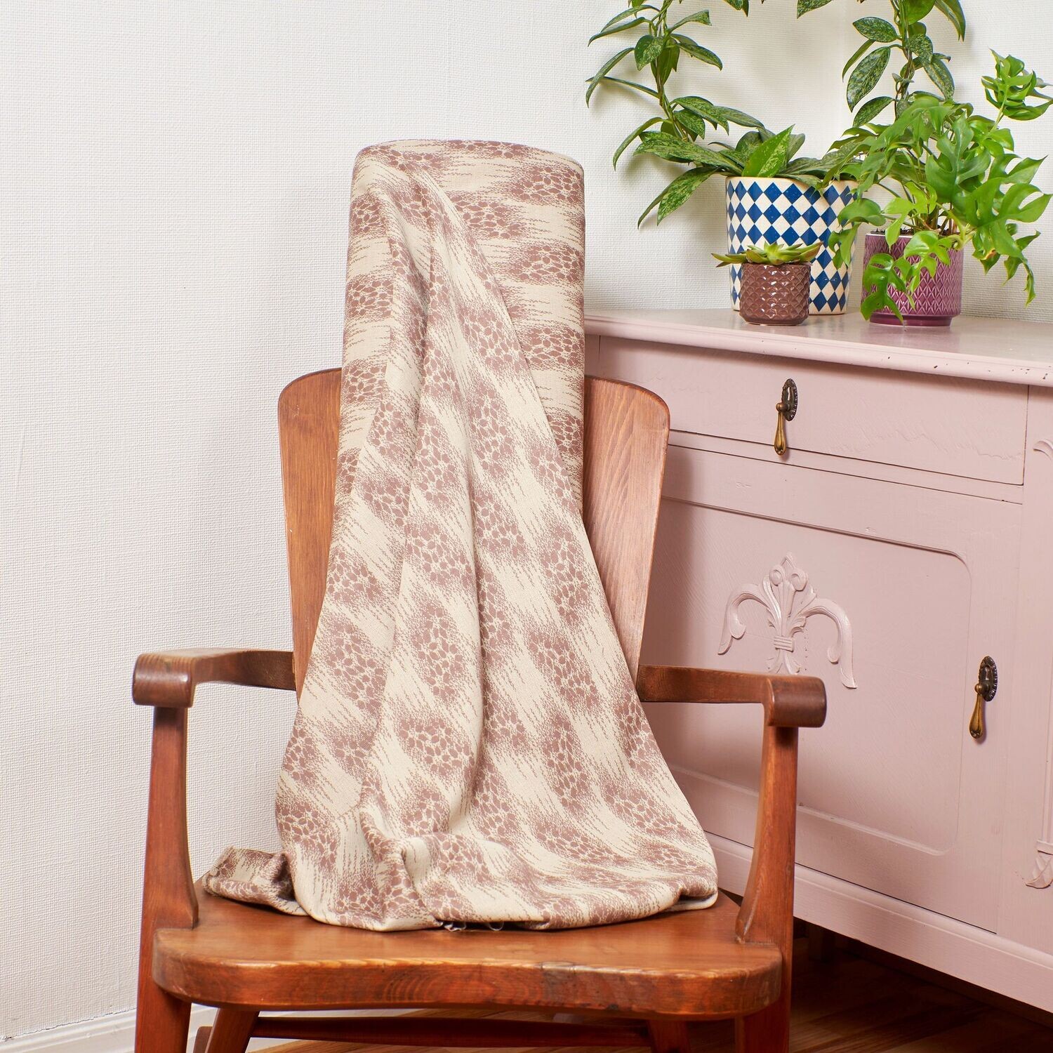 Stickad blomma Beige