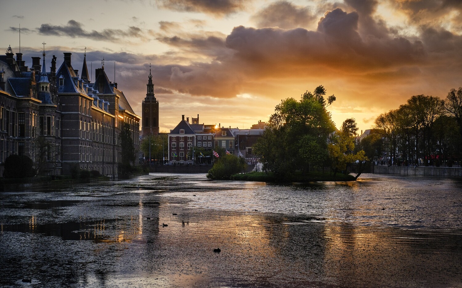 Hofvijver in vroege avond / Hofvijver in early evening