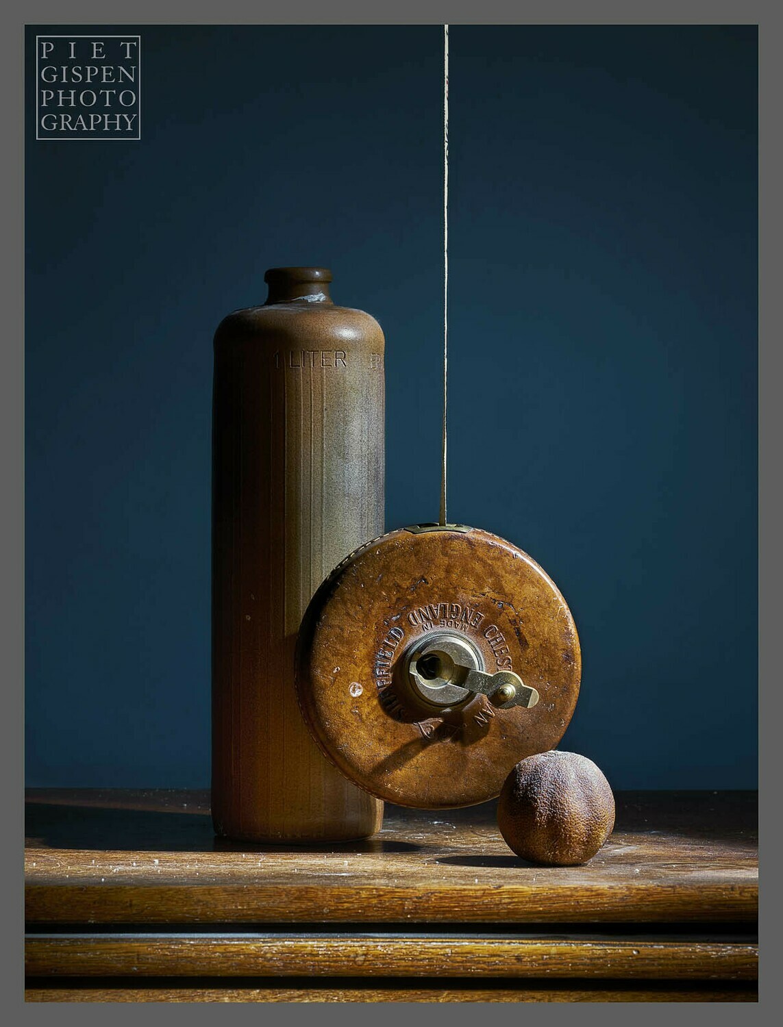 Kruik en meetlint / Measuring Tape and Bottle