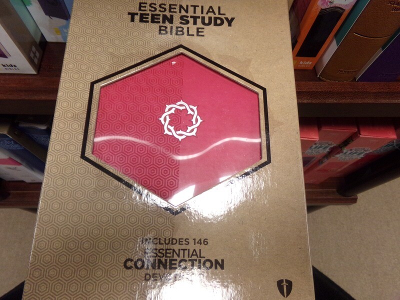 Essential Teen Study Bible
