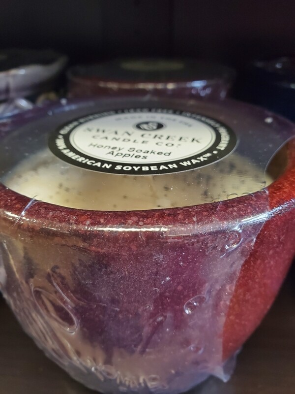 Swan Creek 15 ounce Honey Soaked Apples Candle