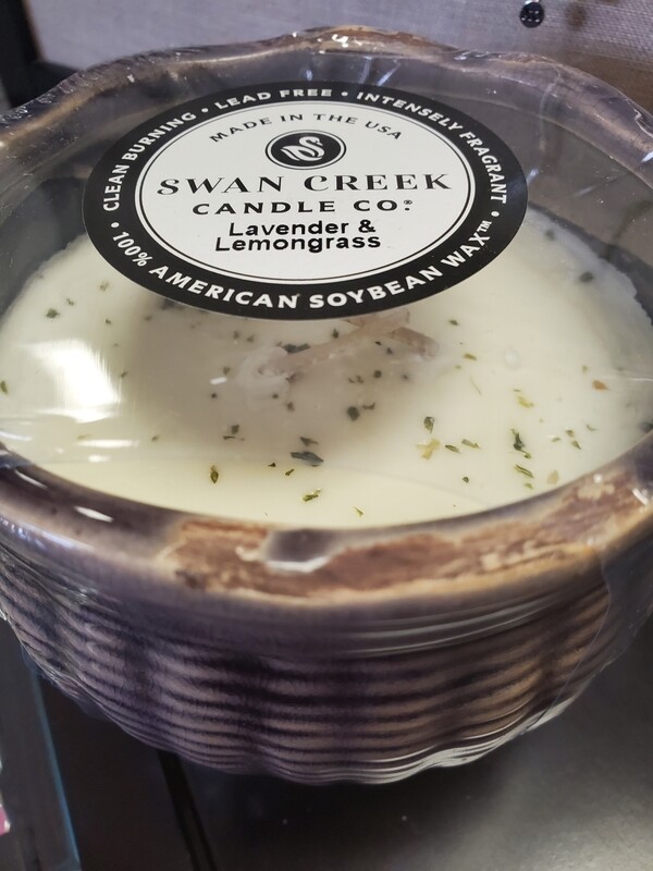 Swan Creek 18 ounce Lavender and Lemongrass Candle