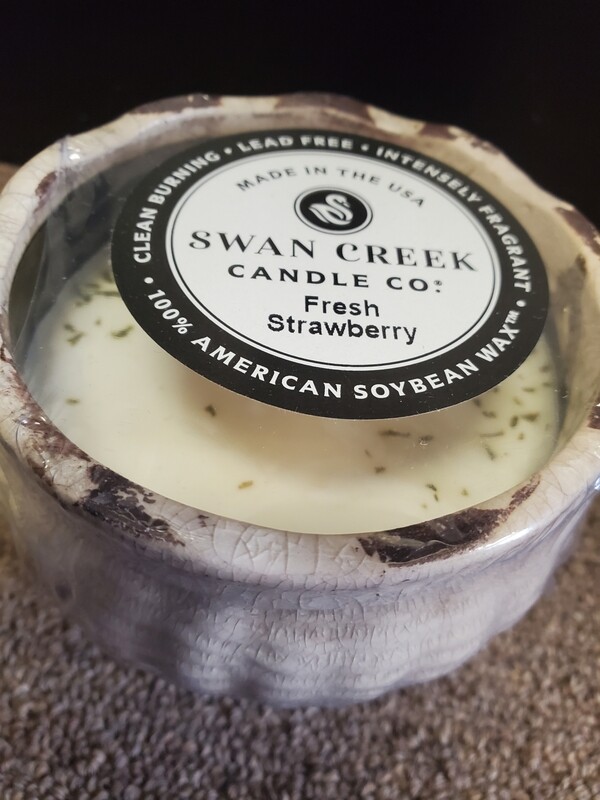Swan Creek 8 ounce Fresh Strawberry Candle