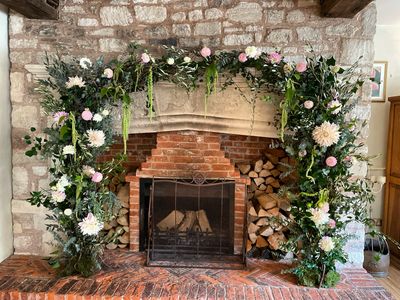 Floral Fireplace Design Workshop - 22nd March 2025, 11.30am - 2.30pm Moonraker Hotel.