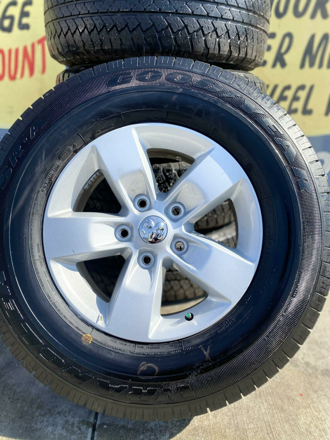 265/70 17 GOOD YEAR TIRES & RIMS