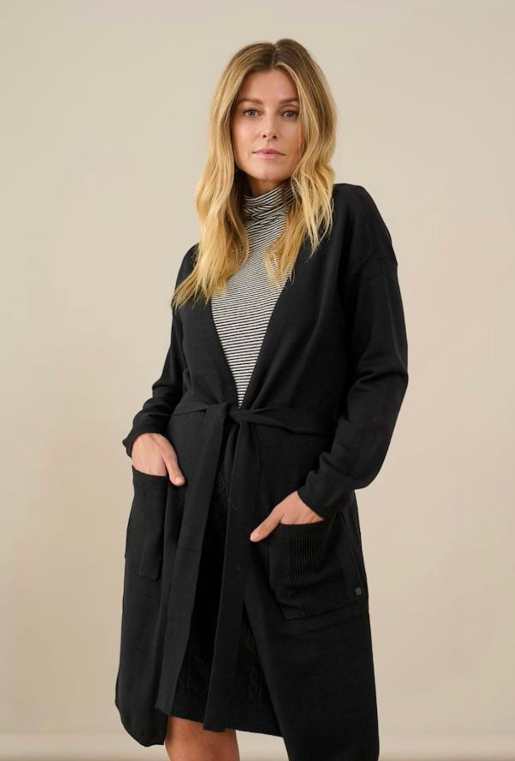 10612822 Dela BLACK Cardigan mit Gürtel CREAM