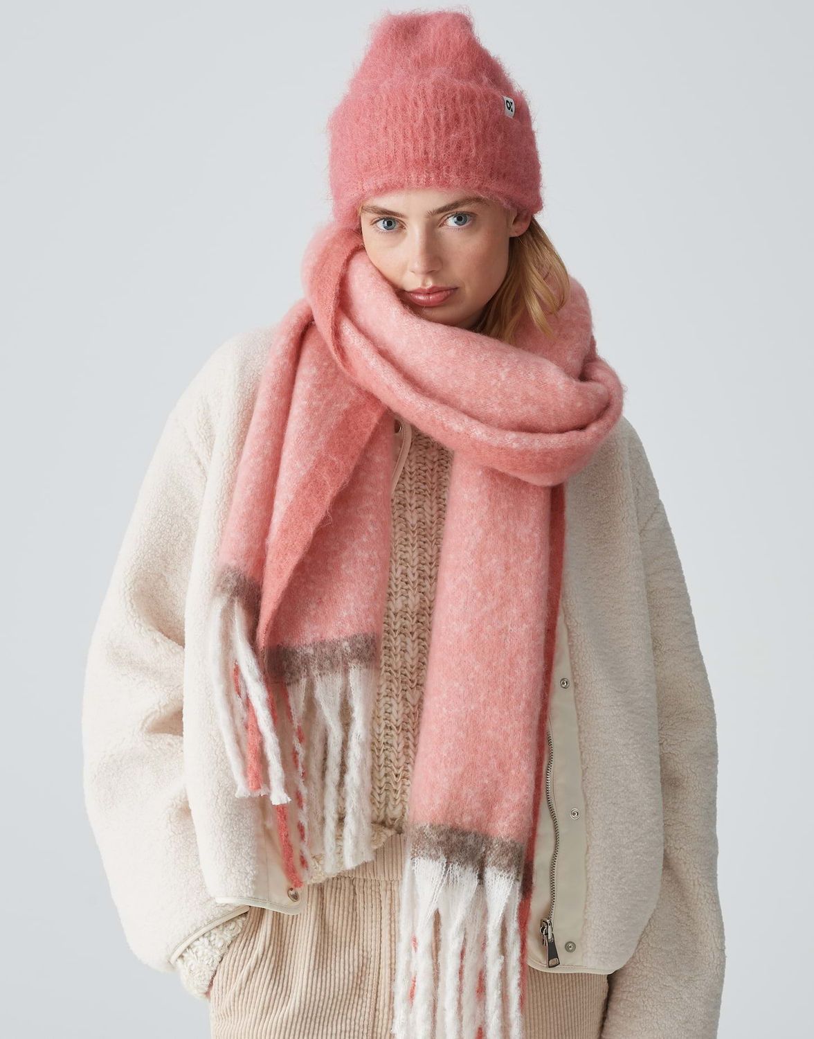 Flauschige Strickmütze ATILLY aus Alpaka Mix 40029 mellow rose OPUS