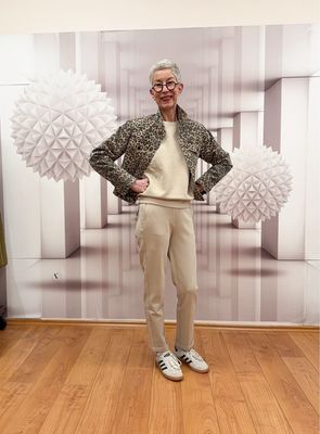 SKUBA Jersey Tec Hose und Sweaty sand Ton in Ton YAYA, LEO Jeansjacke MARTA DU CHATEAU