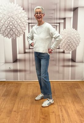 Jeans mit Umschlag blue denim und V Pullover gerippt ice melange YAYA, Shirt grey stripe MARTA