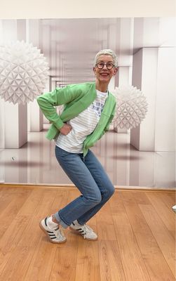 Sweatjacke green, Stripeshirt FRIEDA und FREDDIES, Jeans KATE in 3 Längen RED BUTTON