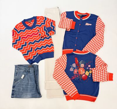 LALAMOUR süßer Cardigan und farbenfroher Pullover, Hose Kate pearl RED BUTTON, Ballon fit Jeans BLUE MONKEY