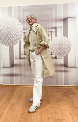 leichter Parka , süßer Strickpullover beides OPUS, Jeans weiß Colette RED BUTTON, Wildledergürtel MAISON HOTEL