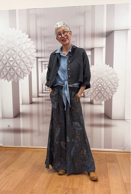 weite Leinenhose anthrazit gemustert, Leinen Kurzbluse-Jacke, Leinenbindebluse LEINENLIEBE
