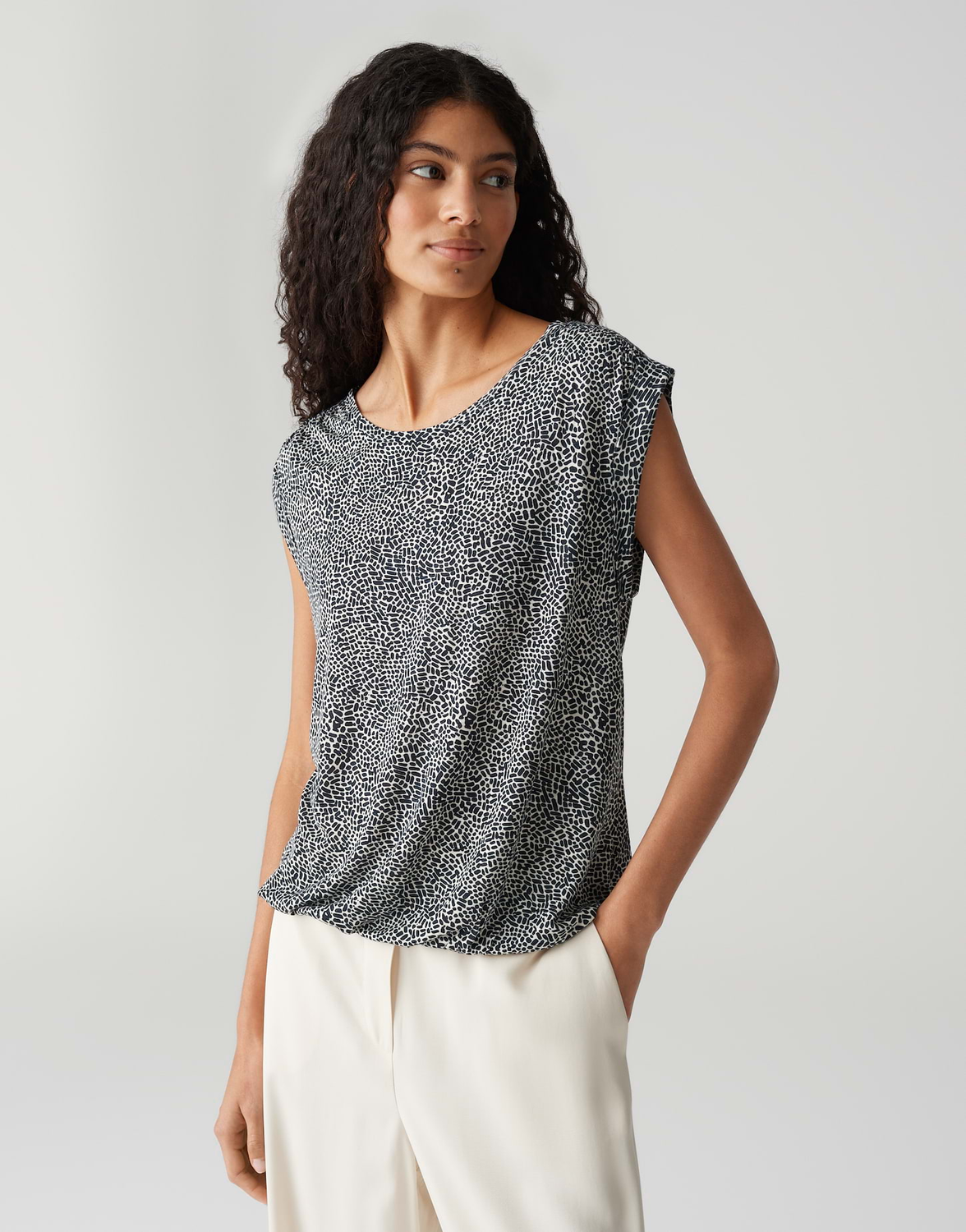 STRUKI MINIMAL Regular Printshirt aus ECOVERO™ Viskose 60020 coal blue OPUS
