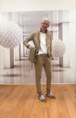 YOU TOO Suchtgefahr Blazer, Hose Jogstyle Farbe coconut, Sirt weiß und coconut
