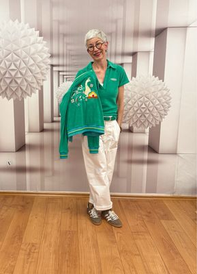 YOU TOO MILO Pant weiß, Bomberjacker mit Rückenstickerei und Poloshirt aus modischer Terryware LALAMOUR