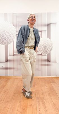 YOU TOO MILO Hose und Blazer ALICIA sand, Blouson LIV navy, Shirt SUNNY taupe