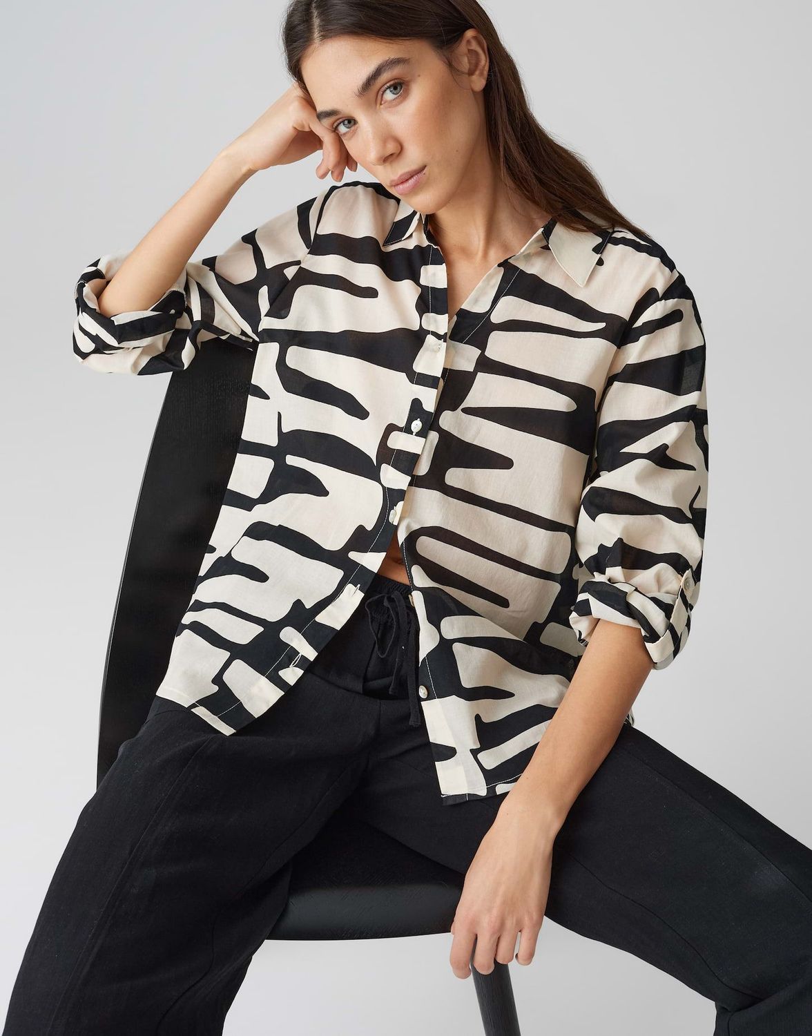 FUMANI JUNGLE Loose Printbluse aus leichtem Cotton Voile 900 black OPUS