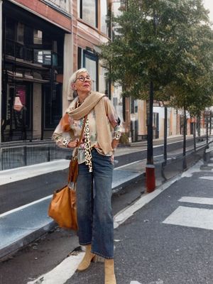 Bluse floral-leo EMILY VAN DEN BERGH, Pullover desert FRIEDAund FREDDIES, Culotte OPUS, Wildledertasche ITALIEN