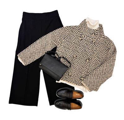 Kuscheljacke black sand RINOund PELLE, Rolli Frieda und Freddies, Culotte black OPUS, Tasche black und Schuhe ITALIEN