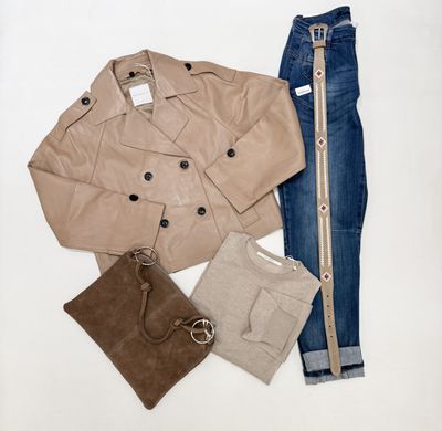 Lammlederjacke RINO und PELLE, Feinstrick-Pullover sand YAYA, Boyfriend Jeans BLUE MONKEY, Wildledertasche taupe ITALIEN