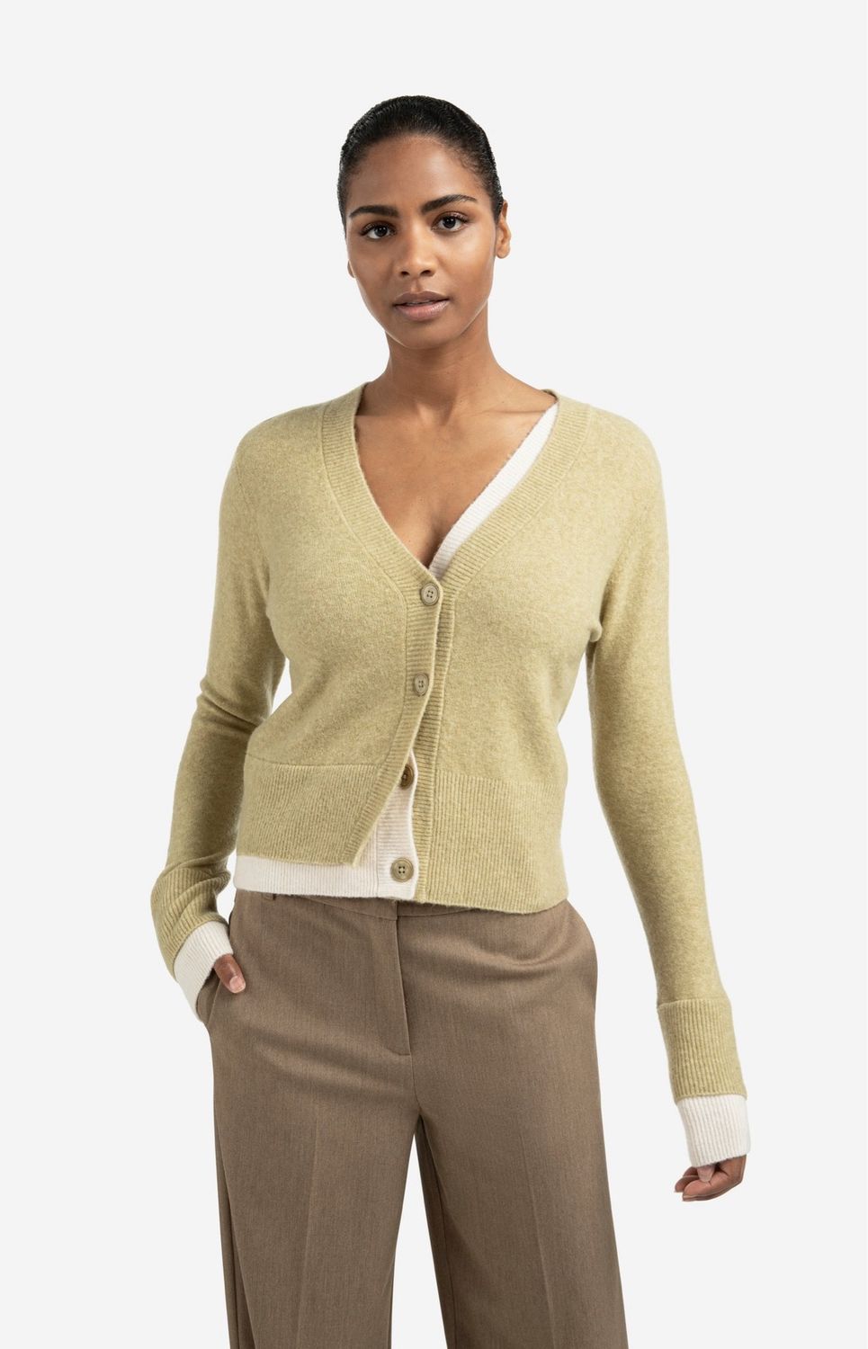 01-010118-505222 pale green melange Cardigan mit kontrastierenden Details und V-Ausschnitt YAYA