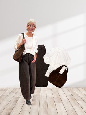 Extrem modische weite Barreljeans brown aus Frankreich, Longbluse weiß YAYA, last Wildlederbag brown