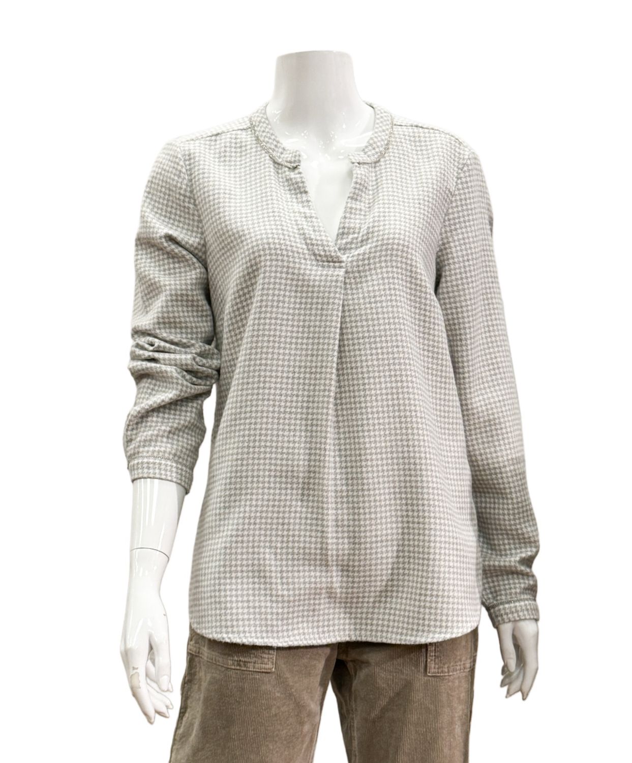 8647-143650-grey milk kuschelige Bluse EMILY VAN DEN BERGH
