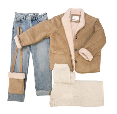 Outdoorjacke in Lammfelloptik, Kuschelpullover wool white, Straight Jeans, Umhängebag in Lammfelloptik alles YAYA