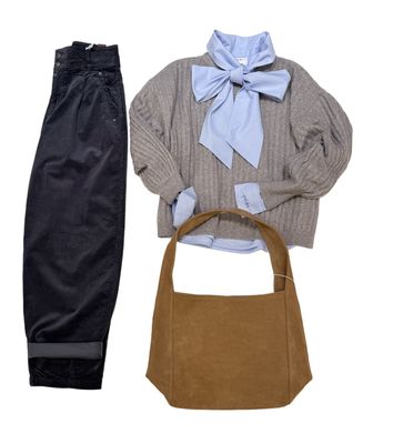 Schluppenbluse bleu stripe THE SHIRT PROJECT, Pullover taupe YAYA, Cord Barrelhose TIMEZONE. Ledershopper YAYA