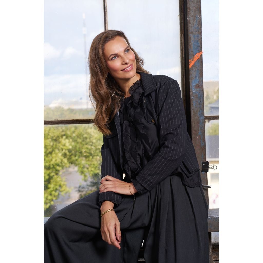 83769 black Nadelstreifen Kurzjacke MARTA DU CHATEAU 83769 black Nadelstreifen Kurzjacke MARTA DU CHATEAU