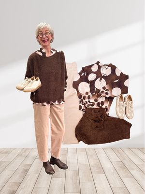 Kuschelpullover moro und Viscosebluse moro bubble MARTA DU CHATEAU, Barrel Cordhose beige, Sneaker Babouche