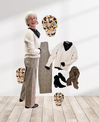 LEO Jeans mit Perlnieten und Patches BLUE MONKEY und ANDERE, kuscheliger Pullover YAYA, Bluse black MARTA DU CHATEAU, Leo Schal Accessoires