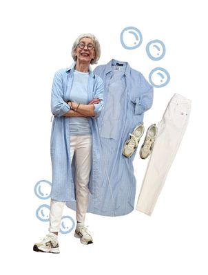 Leinen Viscose Blusenmantel bleu stripe RED BUTTON, Ancle Jeans weiß BLUE MONKEY, Shirt beu SENSES RHE LABEL, Sneaker RINOund PELLE