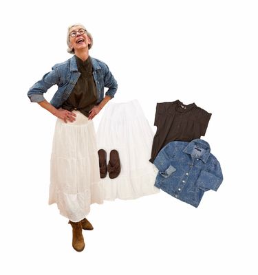 Stufenrock weiß - Bluse moro MARTA DU CHATEAU, Jeansjacke reduziert RED BUTTON, Pantoletten braun