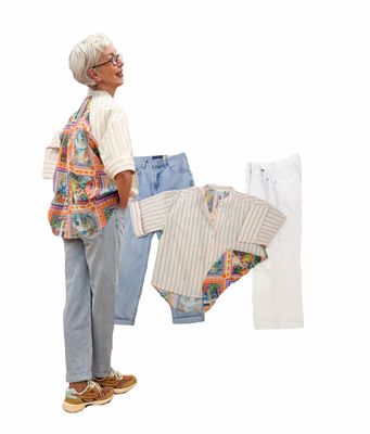 BOXY Stripe Bluse mit Rückendruck EMILY V.D. BERGH, Conny Jeans offwhite und Cailin Damage RED BUTTON