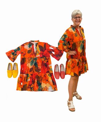 Buntes Volantkleid FRANKREICH/INDIEN, Mokassin gelb und orange