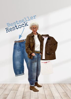 Veloursleder- Hemd braun , Basicshirt weiß FRIEDAundFREDDIES, coole Barreljeans wieder am Lager THE SHIRT PROJECT, Ledergürtel braun YAYA