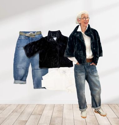 FAKE FUR Jacke navy RINOund PELLE, Popoelinebluse offwhite THE SHIRT PROJECT, Barrel Jeans THE SHIRT PROJECT