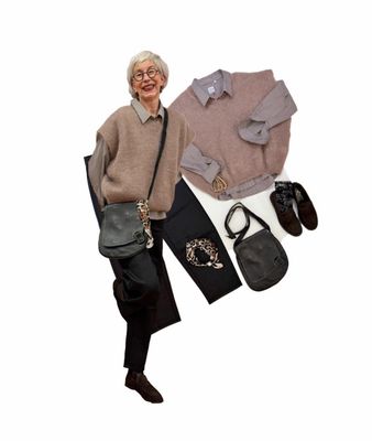 Gecoatete Barrel black BLUE MONKEY, Stripebluse chocolate EMILY VAN DEN BERGH, oversize Pullunder ORICE, Loafer espresso KMB, Ledebag black , Halstuch, Sweet 9 Armband, Söckchen mit Spitze ACCESSOIRES
