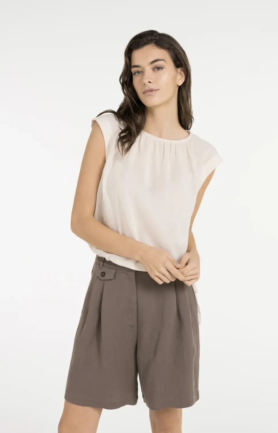 01-701370 Ärmellose Bluse mit Zierfalten und Tunnelzug creme YAYA