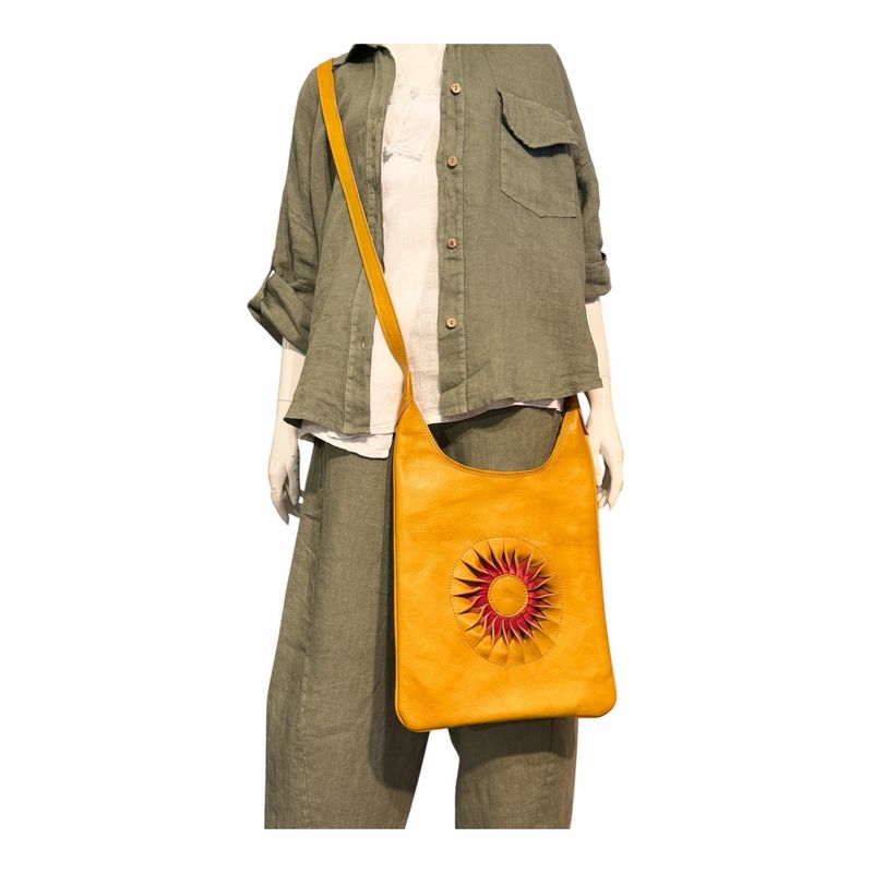 BOLSO PLANO dekorative Umhängetasche gelb BOLSO PLANO dekorative Umhängetasche gelb