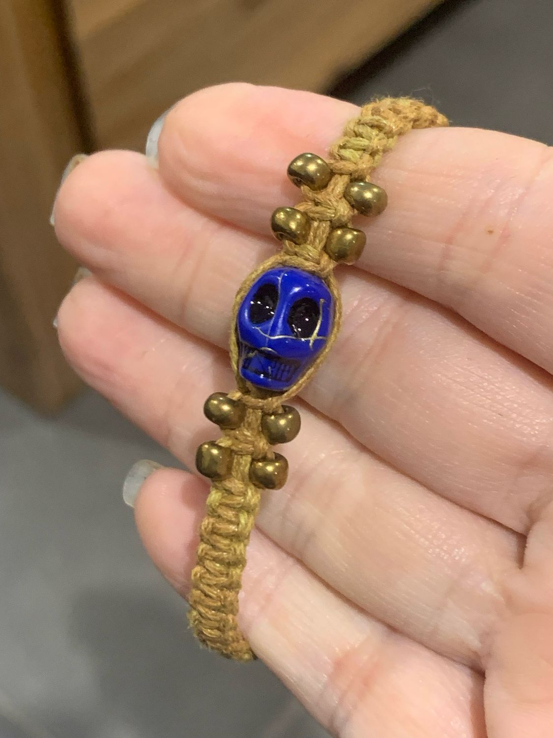 SKULL MACRAMÉ AJUSTABLE BRACELET TAN - Blue Skull