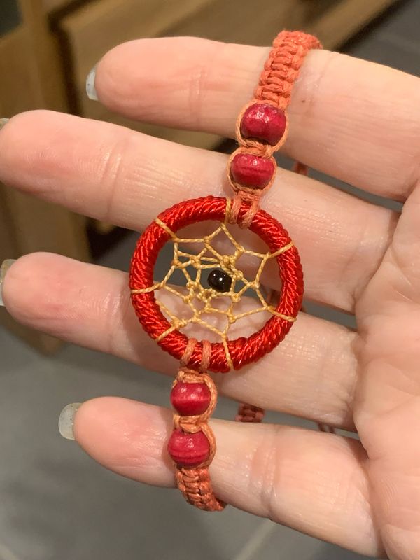 DREAM CATCHER MACRAMÉ AJUSTABLE BRACELET - Red
