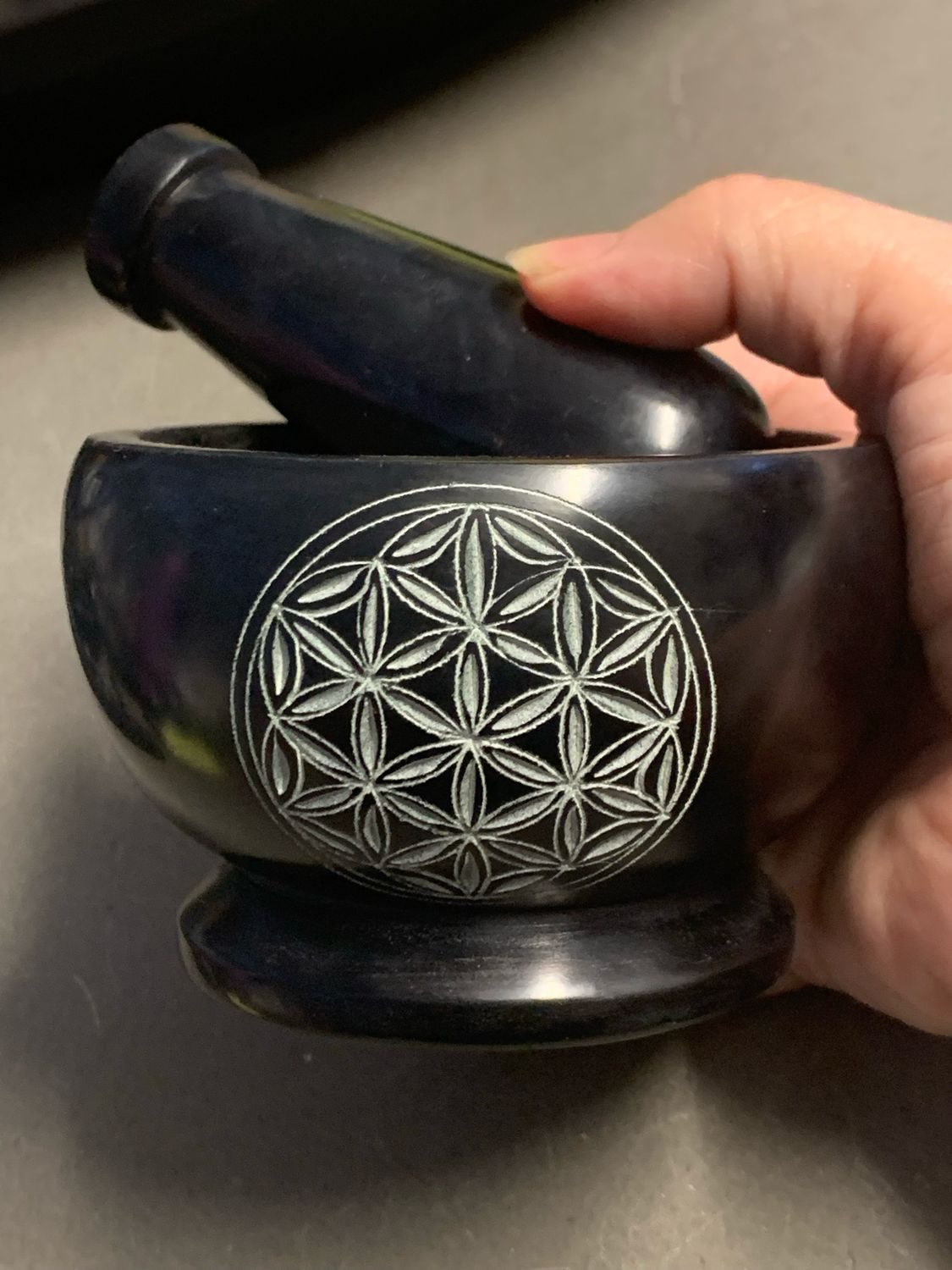BLACK SOAPSTONE CARVED FLOWER OF LIFE MORTAR &amp; PESTLE - 10cm