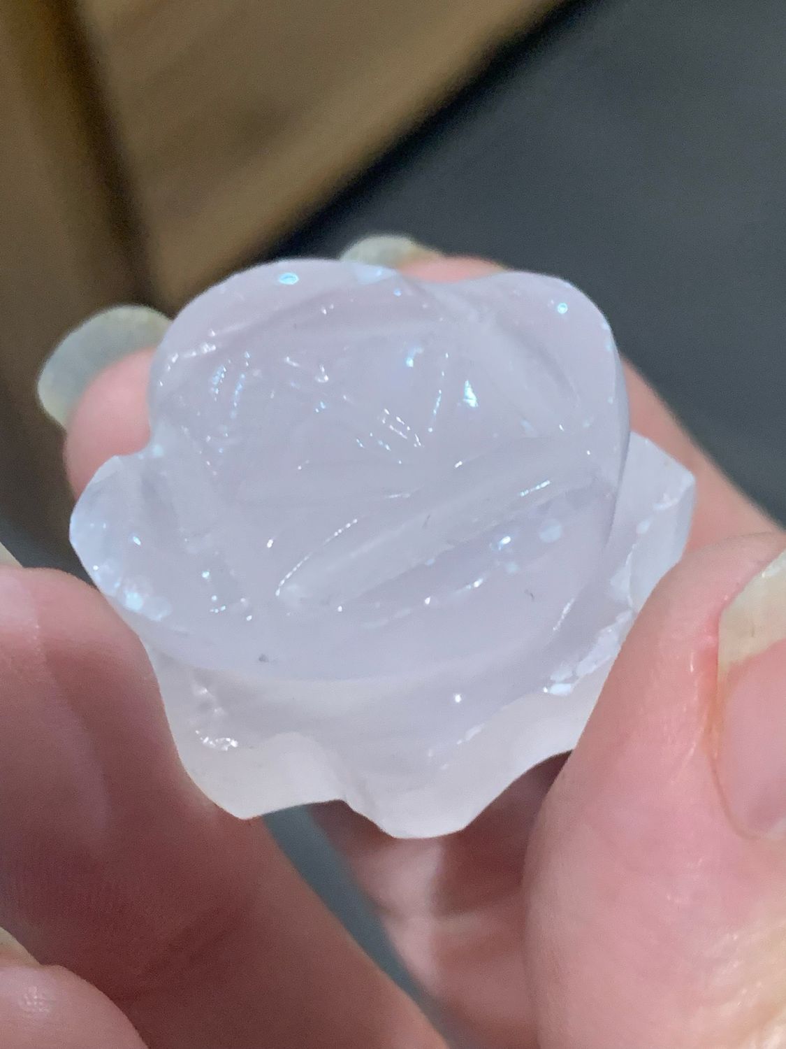 ROSE QUARTZ ROSE/FLOWER CARVING - 2.9 cm