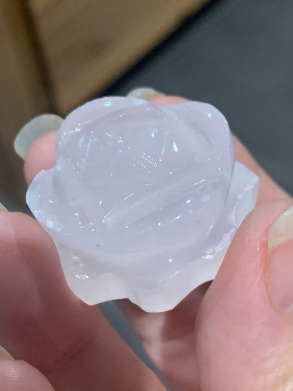 ROSE QUARTZ ROSE/FLOWER CARVING - 2.9 cm