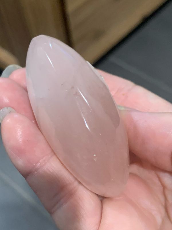 ROSE QUARTZ PALM STONE - 94 g